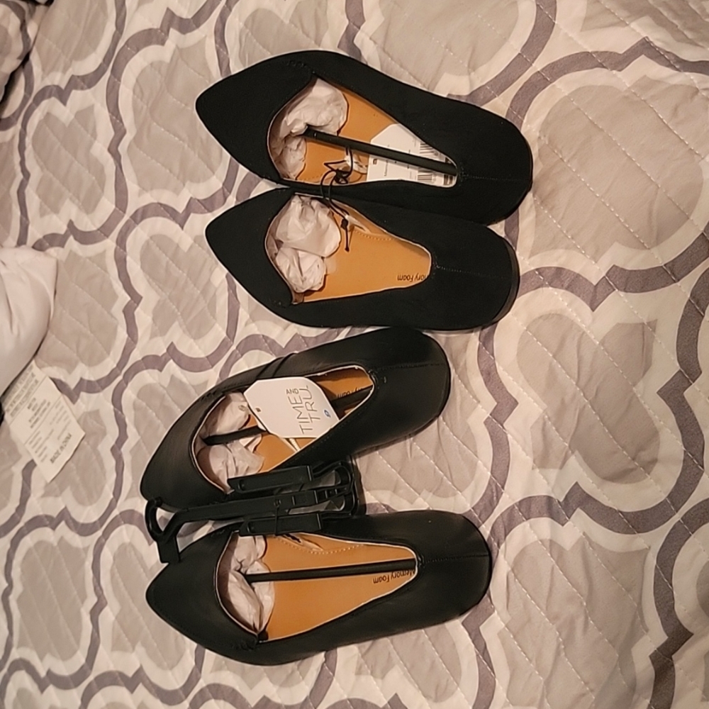Black flat dress shoes